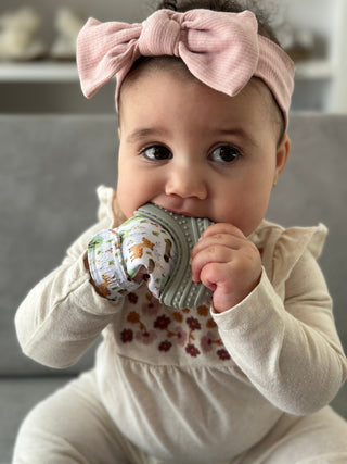 How to Use the Munch Mitt®: A Parent’s Guide to Soothing Teething Pain (and Saving Your Sanity)
