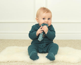 Healthy Teething Snacks: What to Offer and What to Avoid